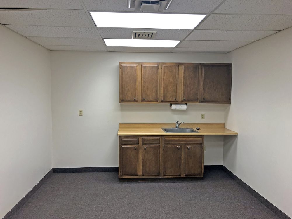 2000 W Pioneer Pkwy, Peoria, IL 61615